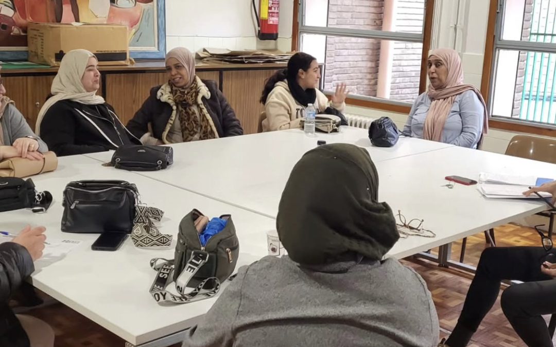 Inicio de la Escuela de Familias con el grupo Madres Valientes